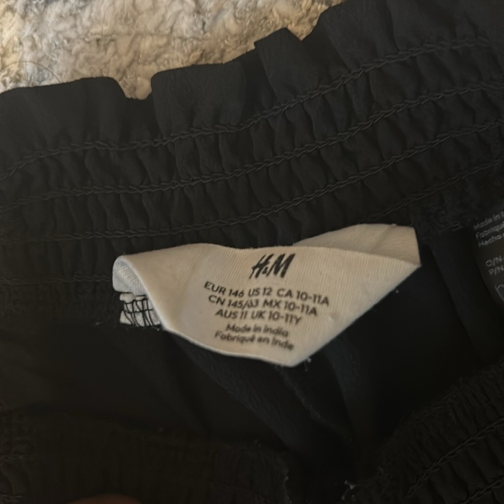 H&M Girls Paper Bag Pants LIGHTLY USED SIZE 12 BLACK - Picture 4 of 6